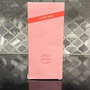 Mary Kay limited edition Body Care Set in Sparkling Cherry
